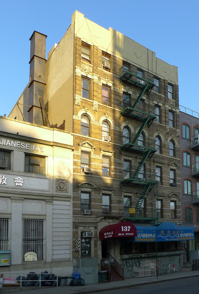 137-139 Allen St in New York, NY - Building Photo - Building Photo