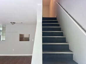7820 NE Bayshore Ct in Miami, FL - Building Photo - Building Photo