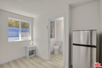 7705 Baird Ave in Los Angeles, CA - Building Photo - Building Photo