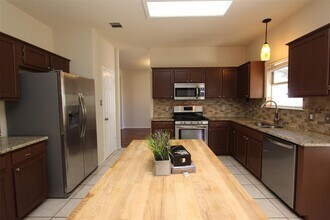15321 Ozone Pl in Austin, TX - Building Photo - Building Photo