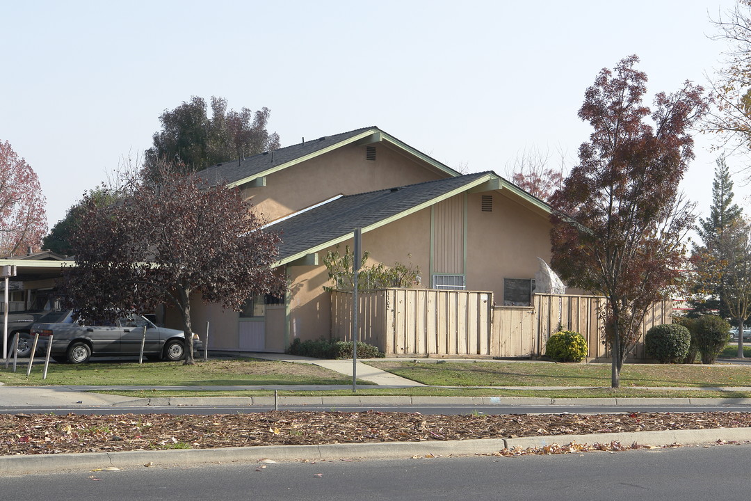 3302 R St in Merced, CA - Building Photo