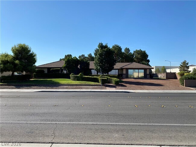 2521 E Serene Ave in Henderson, NV - Building Photo - Building Photo