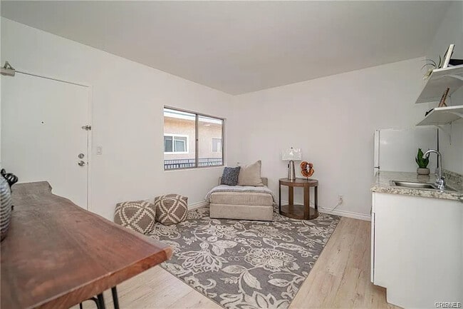 14560 Clark St, Unit 213 in Sherman Oaks, CA - Building Photo - Building Photo