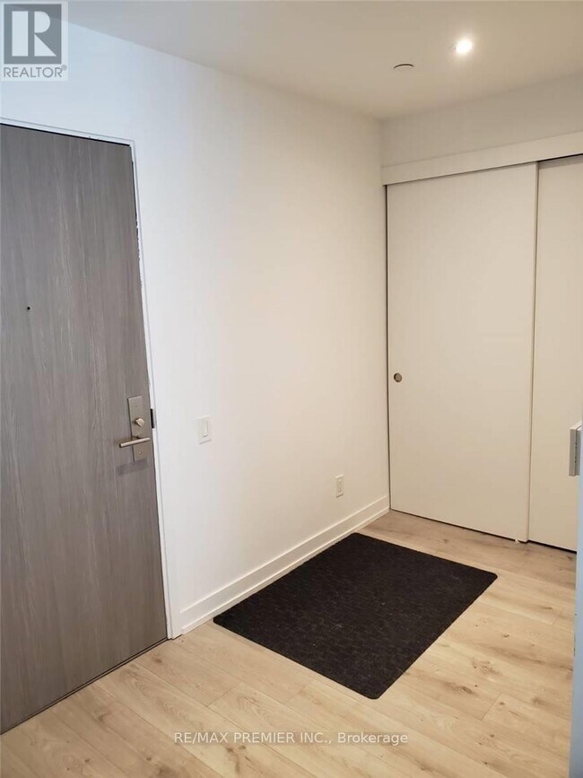 161 Roehampton Ave in Toronto, ON - Building Photo - Building Photo