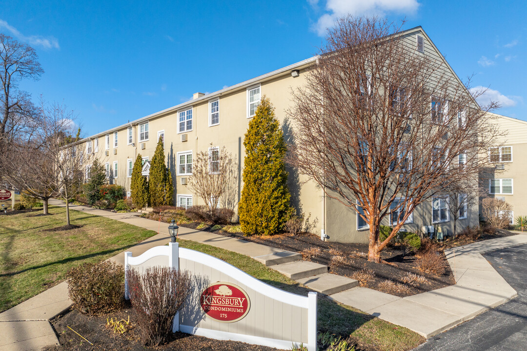 Kingsbury Condominiums in Malvern, PA - Building Photo