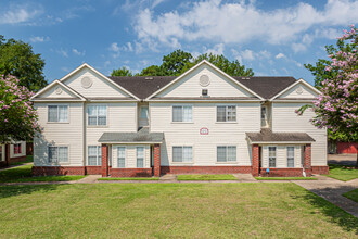 Pelican Bay in Baton Rouge, LA - Building Photo - Building Photo