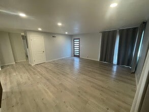 25026 Willimet Way in Hayward, CA - Foto de edificio - Building Photo