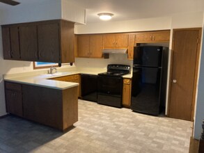 3202 S 80th St in Milwaukee, WI - Building Photo - Building Photo