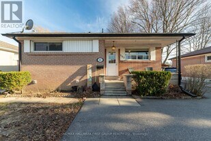 303 Rossland Rd W in Whitby, ON - Building Photo