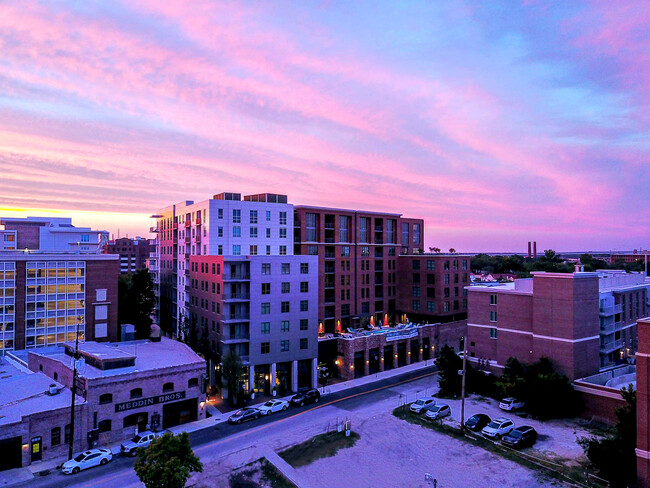 Sky Garden Apartments in Charleston, SC - Foto de edificio - Building Photo