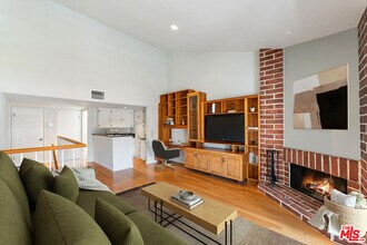 17087 Palisades Cir in Los Angeles, CA - Building Photo - Building Photo