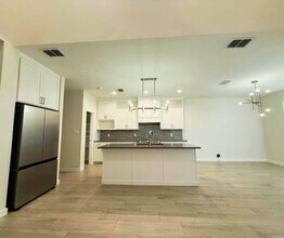 7506 Cresta Bella St, Unit 5104-D in Laredo, TX - Foto de edificio - Building Photo