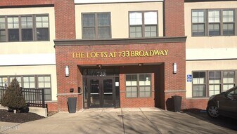 733 Broadway in Albany, NY - Building Photo