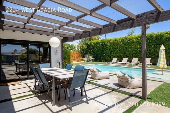 2204 W Acacia Rd in Palm Springs, CA - Building Photo - Building Photo