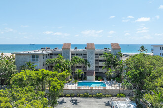 Lago Mar North Lodge Condos in Fort Lauderdale, FL - Foto de edificio - Building Photo