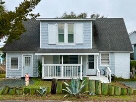 213 Georgia Ave, Unit Beach Duplex 1 BDRM in Carolina Beach, NC - Building Photo