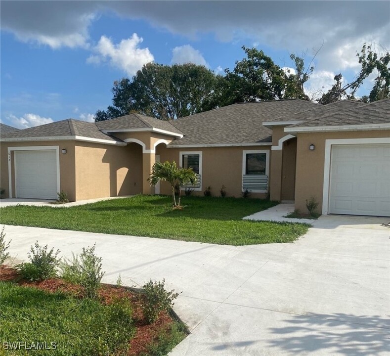 612 SE 13th St in Cape Coral, FL - Foto de edificio