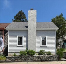 32 McAllister St in Newport, RI - Building Photo - Building Photo