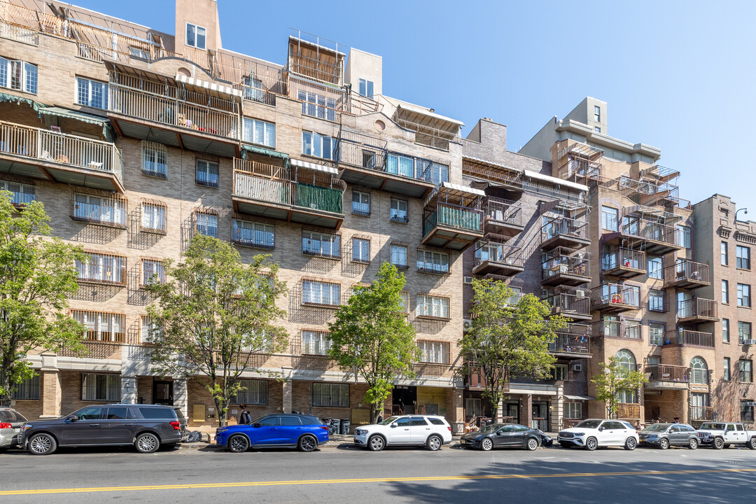 559 Flushing Ave in Brooklyn, NY - Building Photo