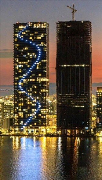 700 NE 24th St, Unit 3407 in Miami, FL - Building Photo