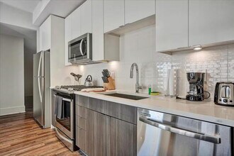 3005 Peachtree Rd NE in Atlanta, GA - Building Photo - Building Photo