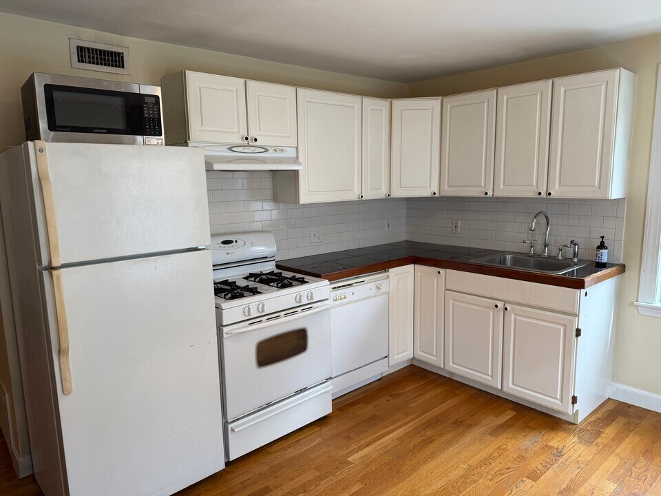 14 Duval St, Unit 3 in Boston, MA - Building Photo