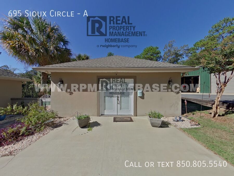 695 Sioux Cir in Crestview, FL - Building Photo