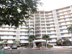 3507 Oaks Way in Pompano Beach, FL - Building Photo - Building Photo