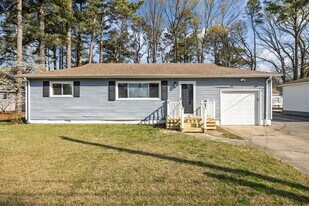 927 Gene Crescent in Chesapeake, VA - Building Photo