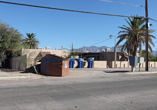 Delano Court in Tucson, AZ - Building Photo - Building Photo