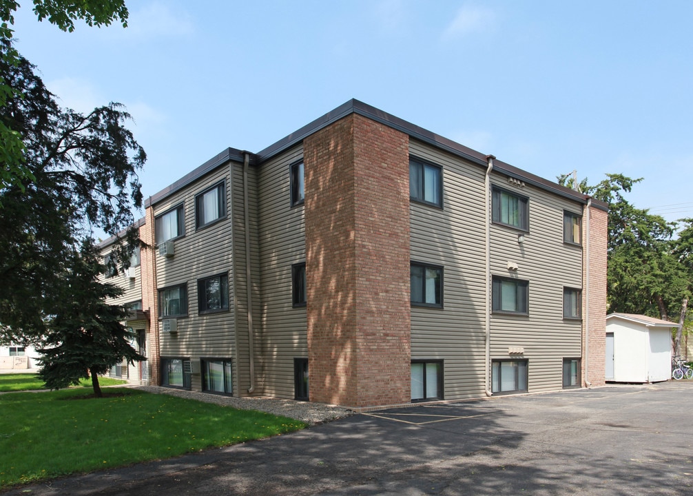Loon Apartments in Hopkins, MN - Building Photo
