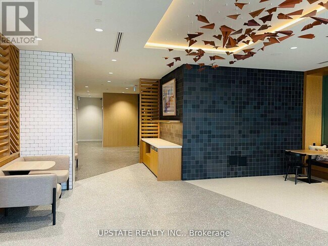 2495 Eglinton Ave W in Mississauga, ON - Building Photo - Building Photo