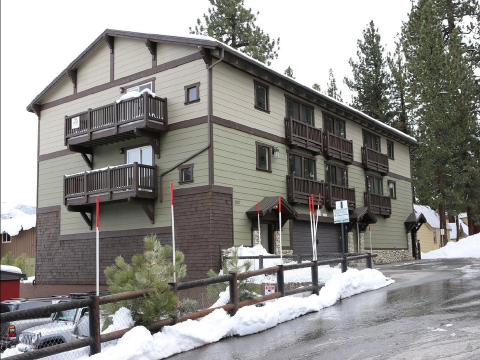 Main Street Villas in Mammoth Lakes, CA - Foto de edificio