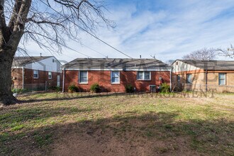 1720 S Windsor Rd in Wichita, KS - Foto de edificio - Building Photo
