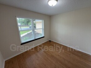 4429 Amberwood Cir in Pace, FL - Foto de edificio - Building Photo