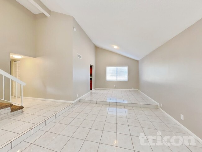 16137 Ravendale Dr, Unit 3 in Tampa, FL - Building Photo - Building Photo