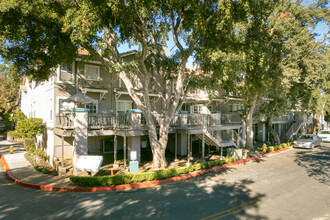 The Groves in Thousand Oaks, CA - Building Photo - Building Photo