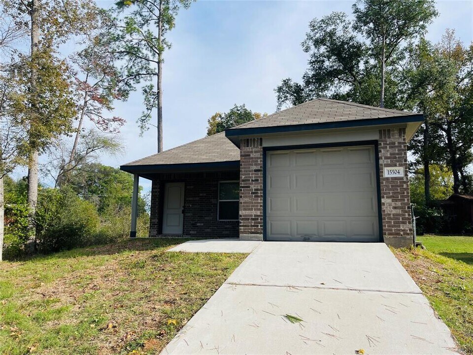 15504 Big Bow Bend in Willis, TX - Building Photo