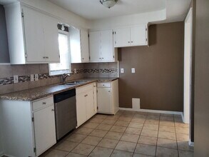 18308 Edinboro Ave in Maple Heights, OH - Building Photo - Building Photo