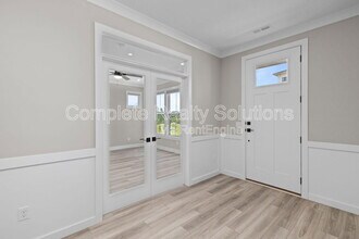 16525 Yellow Wood Dr in Chesterfield, MO - Foto de edificio - Building Photo