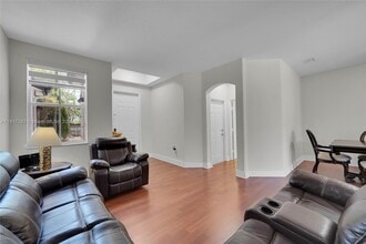 11467 NW 76th St in Doral, FL - Building Photo - Building Photo