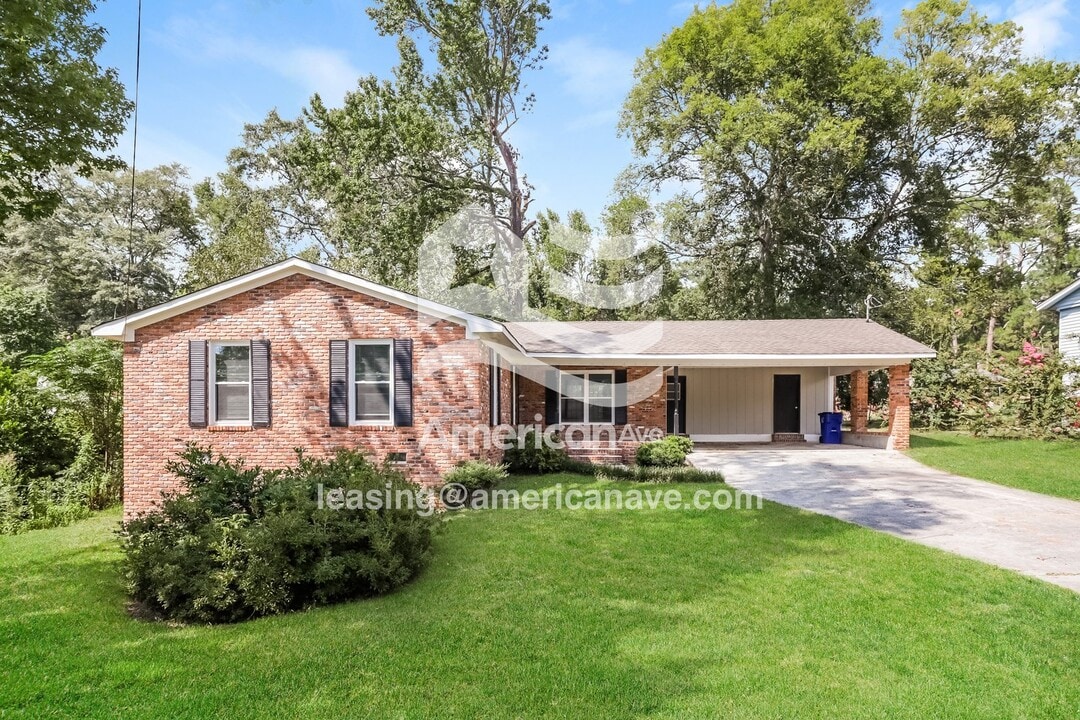 2557 Saratoga Dr in Macon, GA - Building Photo