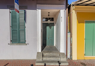 817 Burgundy St in New Orleans, LA - Foto de edificio - Building Photo