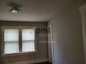1553 N Walnut Grove Ave in Decatur, IL - Foto de edificio - Building Photo