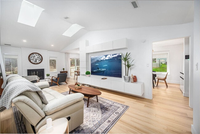 405 Reynolds Ave
