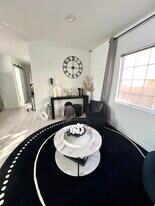 527 W Colden Ave in Los Angeles, CA - Building Photo