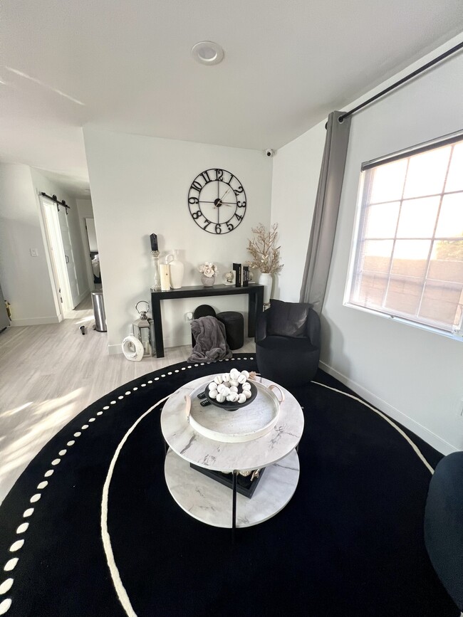 property at 527 W Colden Ave