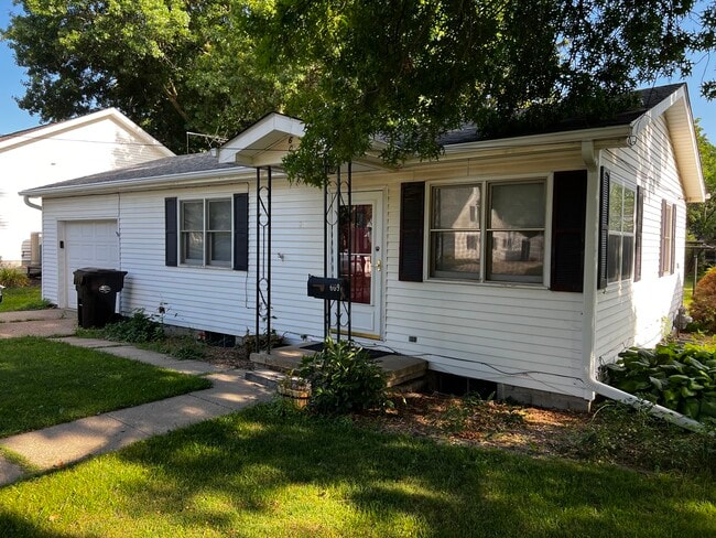 property at 609 W Buchanan St