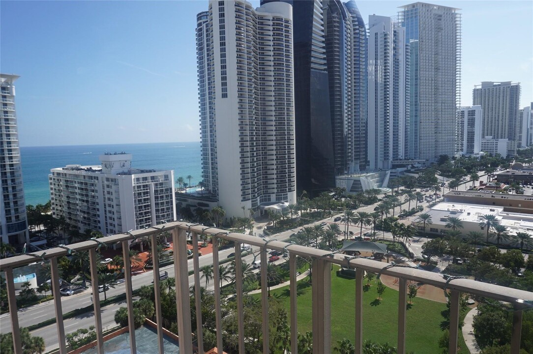 210 174th St, Unit 1904 in Sunny Isles Beach, FL - Building Photo