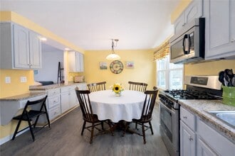 37 Penhurst Rd in Brighton, NY - Building Photo - Building Photo